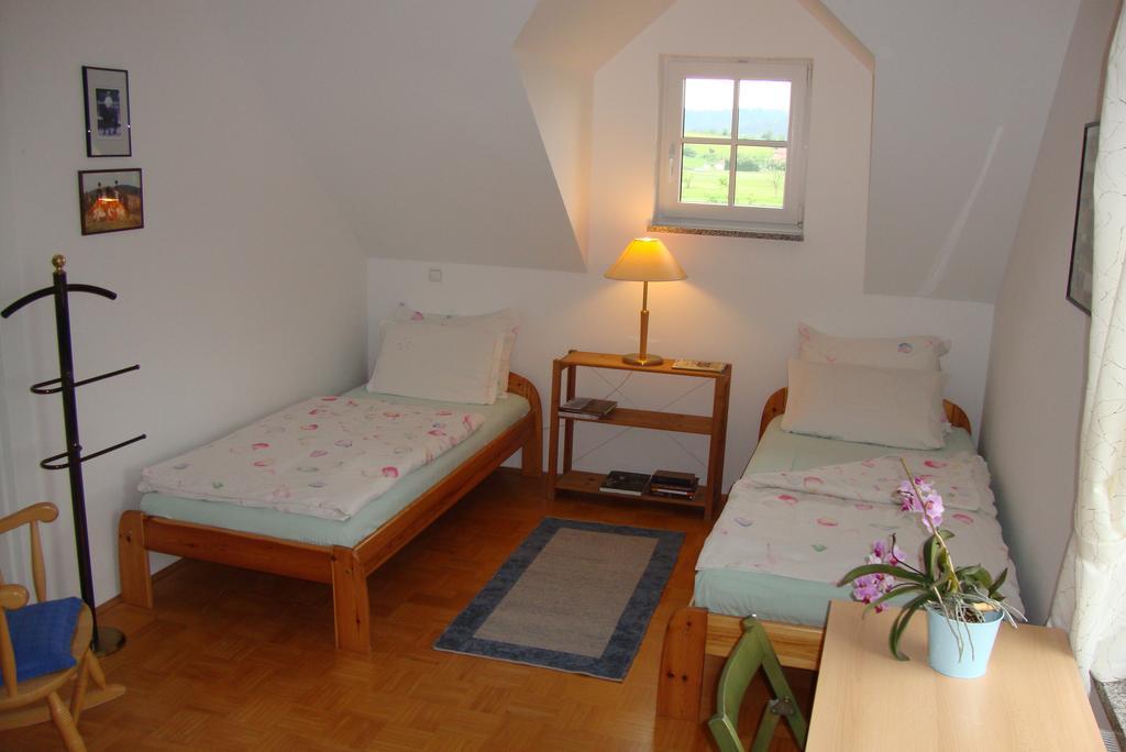 Bed And Breakfast Trnje Pivka Zimmer foto